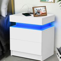 Moderner LED-Nachttisch mit glänzender Oberfläche